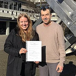 Übergabe des Zertifikats "Pädagogischer Umgang mit Heterogenität in Schule und Unterricht" an Anna-Sophia Blatz. Wir gratulieren!