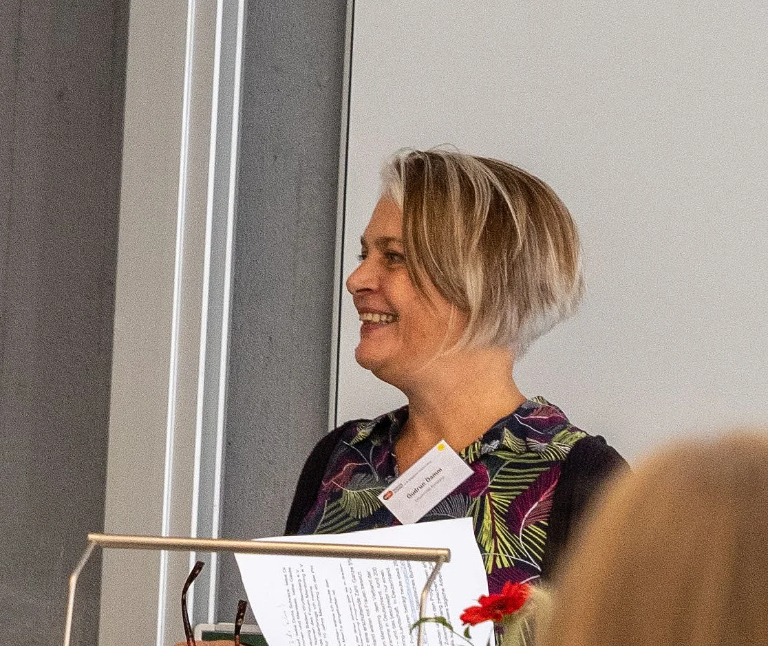 Grußworte von Gudrun Damm, Vorsitzende Netzwerk Mentoring Baden-Württemberg e.V. sowie stellvertretende Vorsitzende Forum Mentoring e.V. ; Referentin für Mentoring an der Universität Konstanz