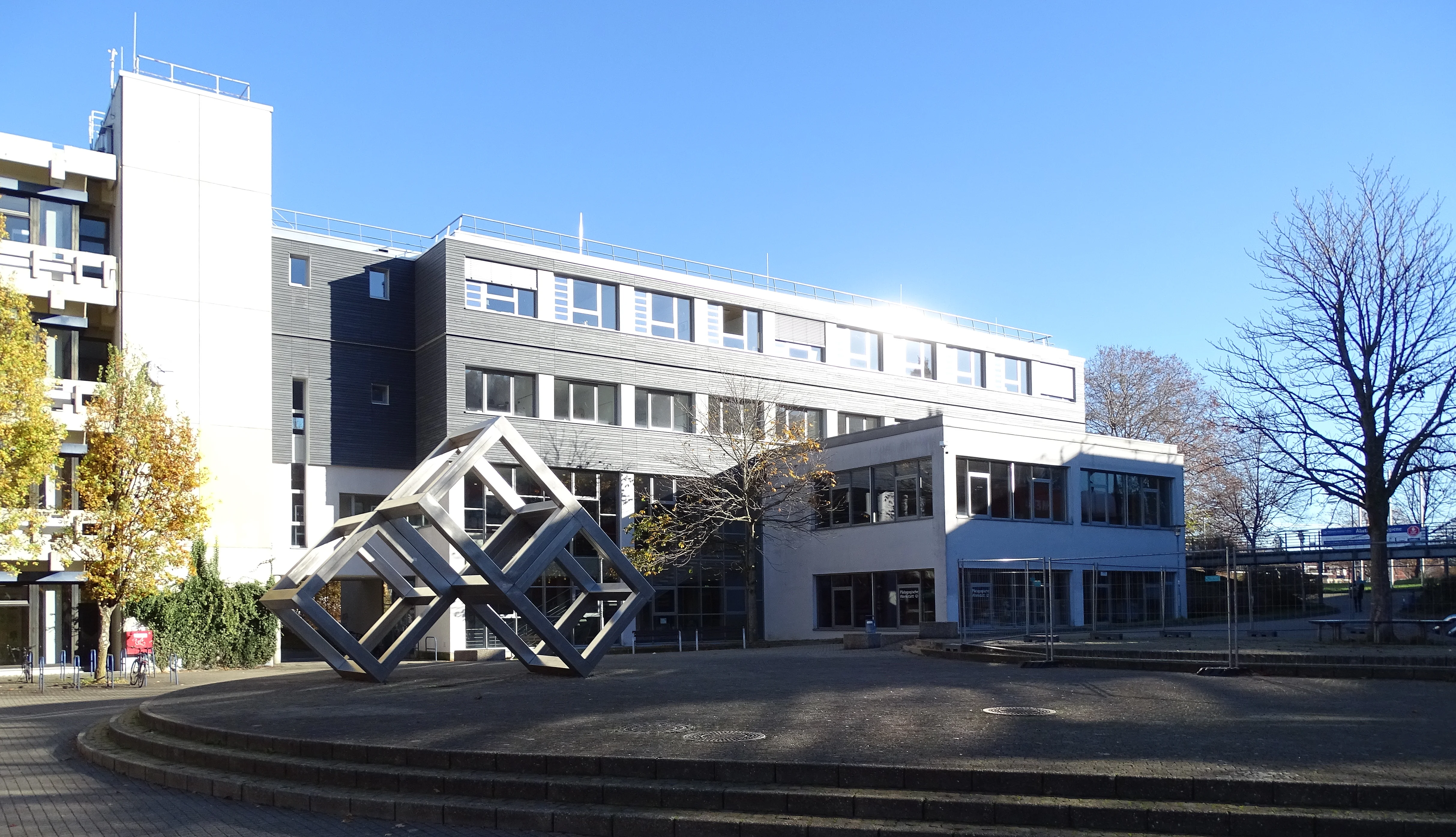 PH Freiburg, Campus mit Würfel
