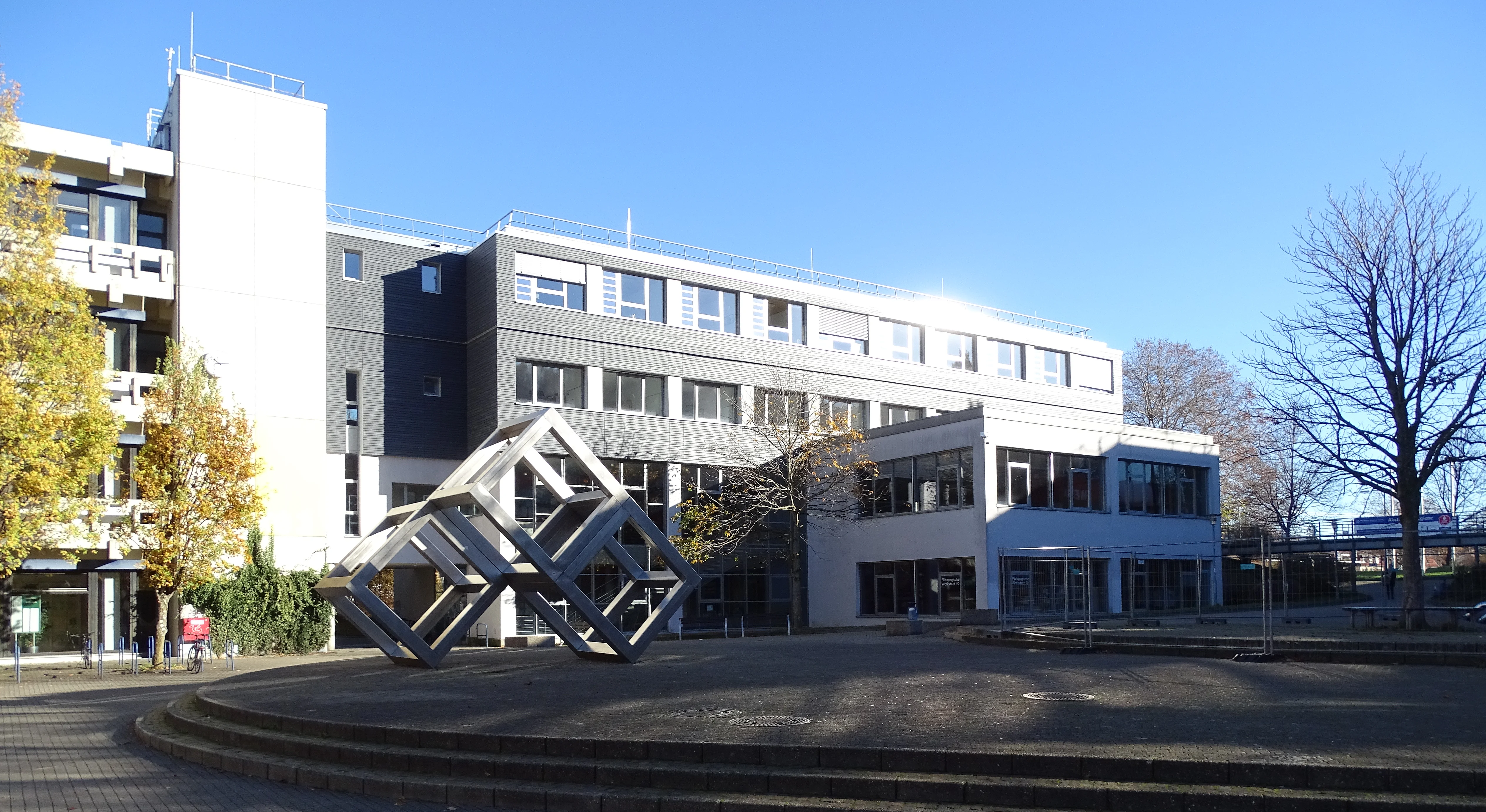 PH Freiburg, Campus mit Würfel