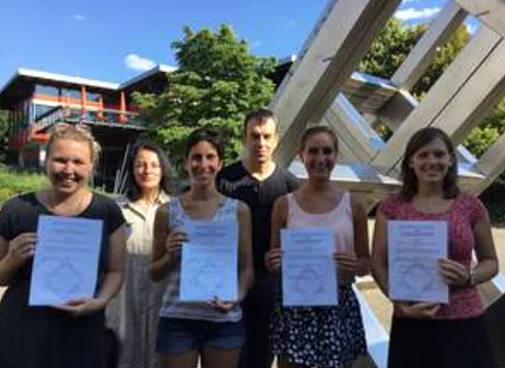 Die ersten Absolvent*innen haben ihre Urkunden Ende des Sommersemester 2018 erhalten. Wir gratulieren!