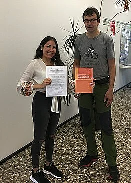Übergabe des Zertifikats "Pädagogischer Umgang mit Heterogenität in Schule und Unterricht" an Meryem Ermis. Wir gratulieren!