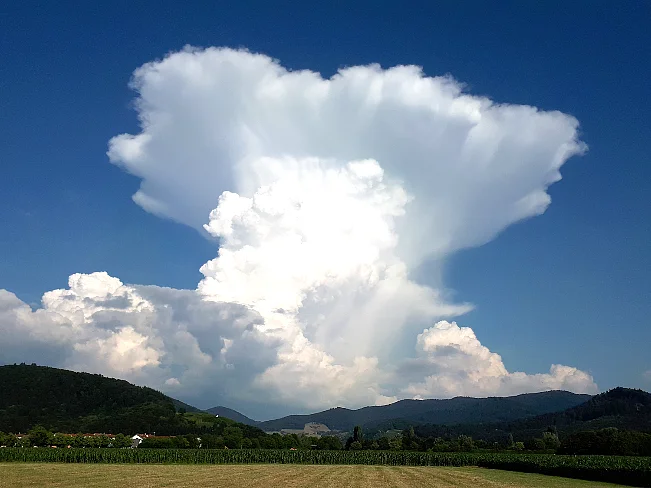 Hotspots des Klimawandels neu im Fokus Gewitterwolke