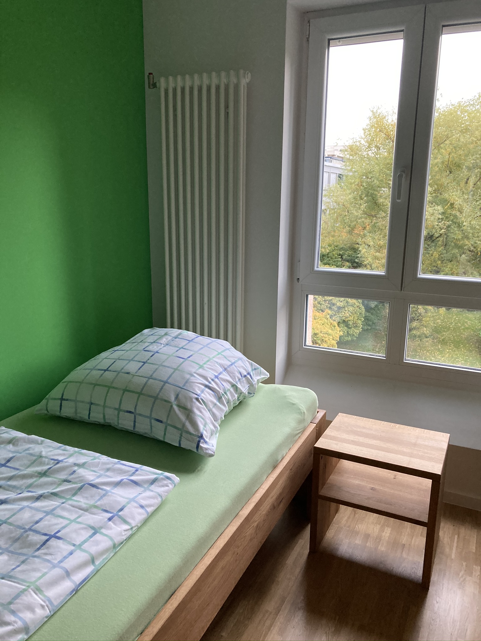 Schlafzimmer der Gastdozierendenwohnung