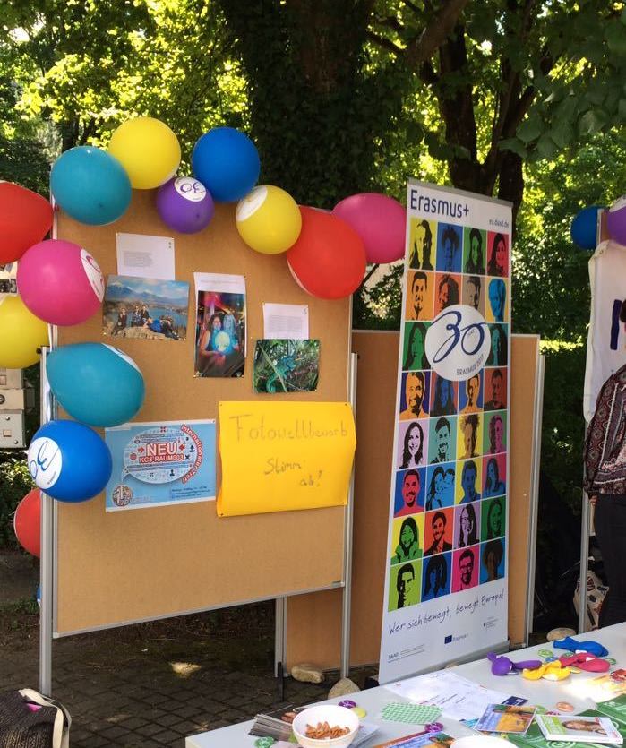 Wir leben Internationalität: hier ein Bild des AAA-Stands auf dem Sommerfest der PH 