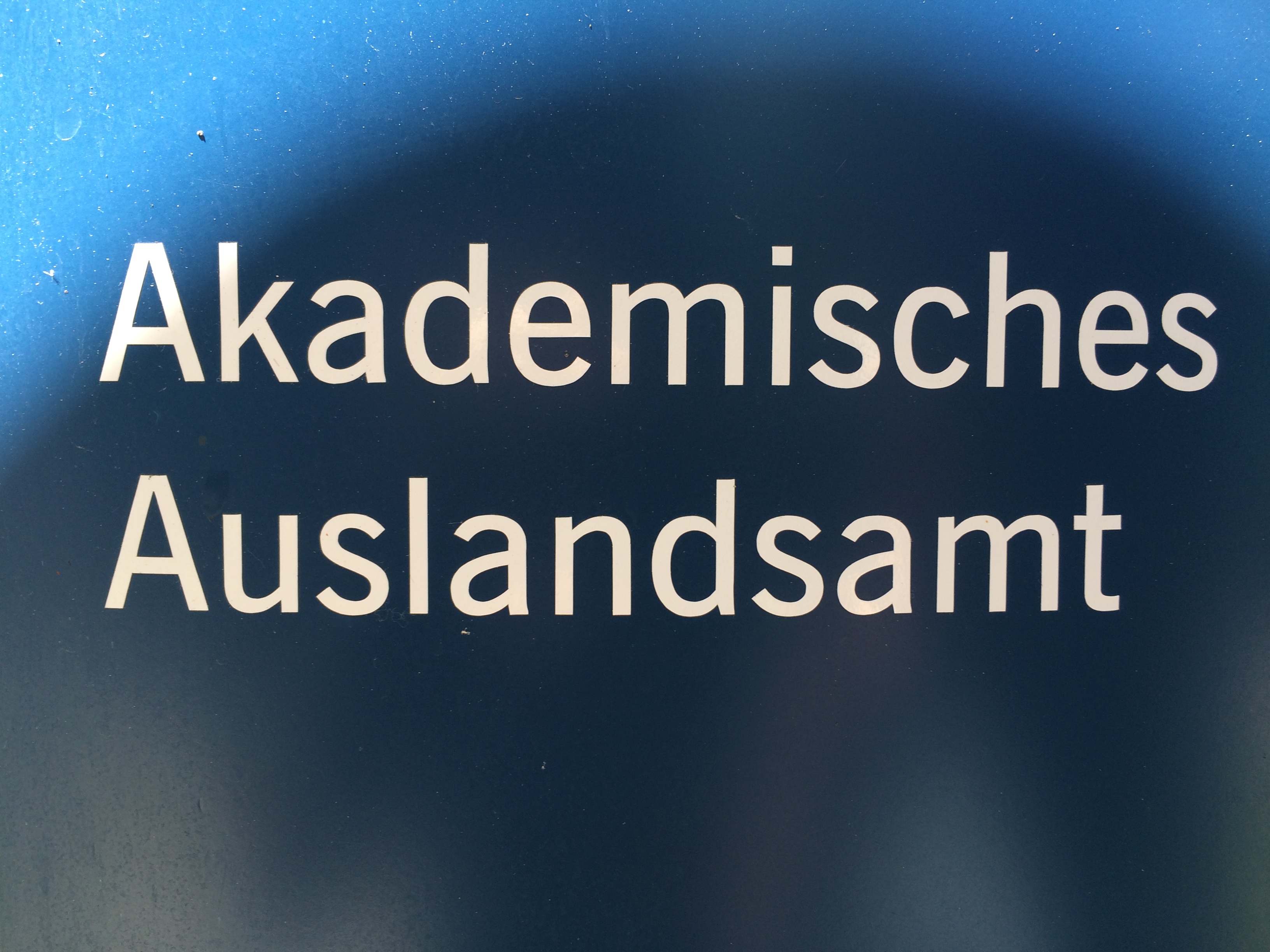 Schild: Akademisches Auslandsamt 